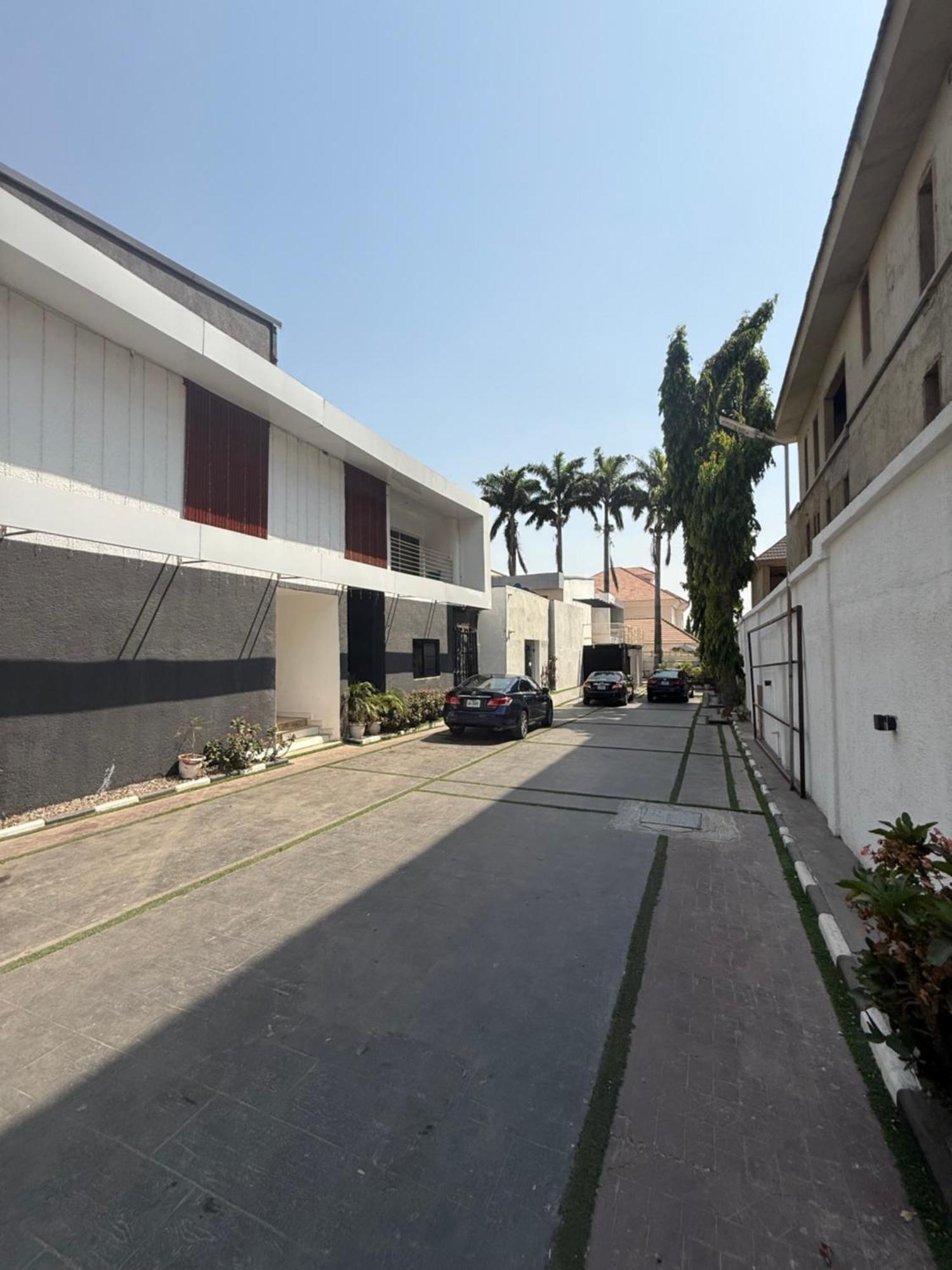Austra Hotels And Apartments Maitama Abuja Luaran gambar