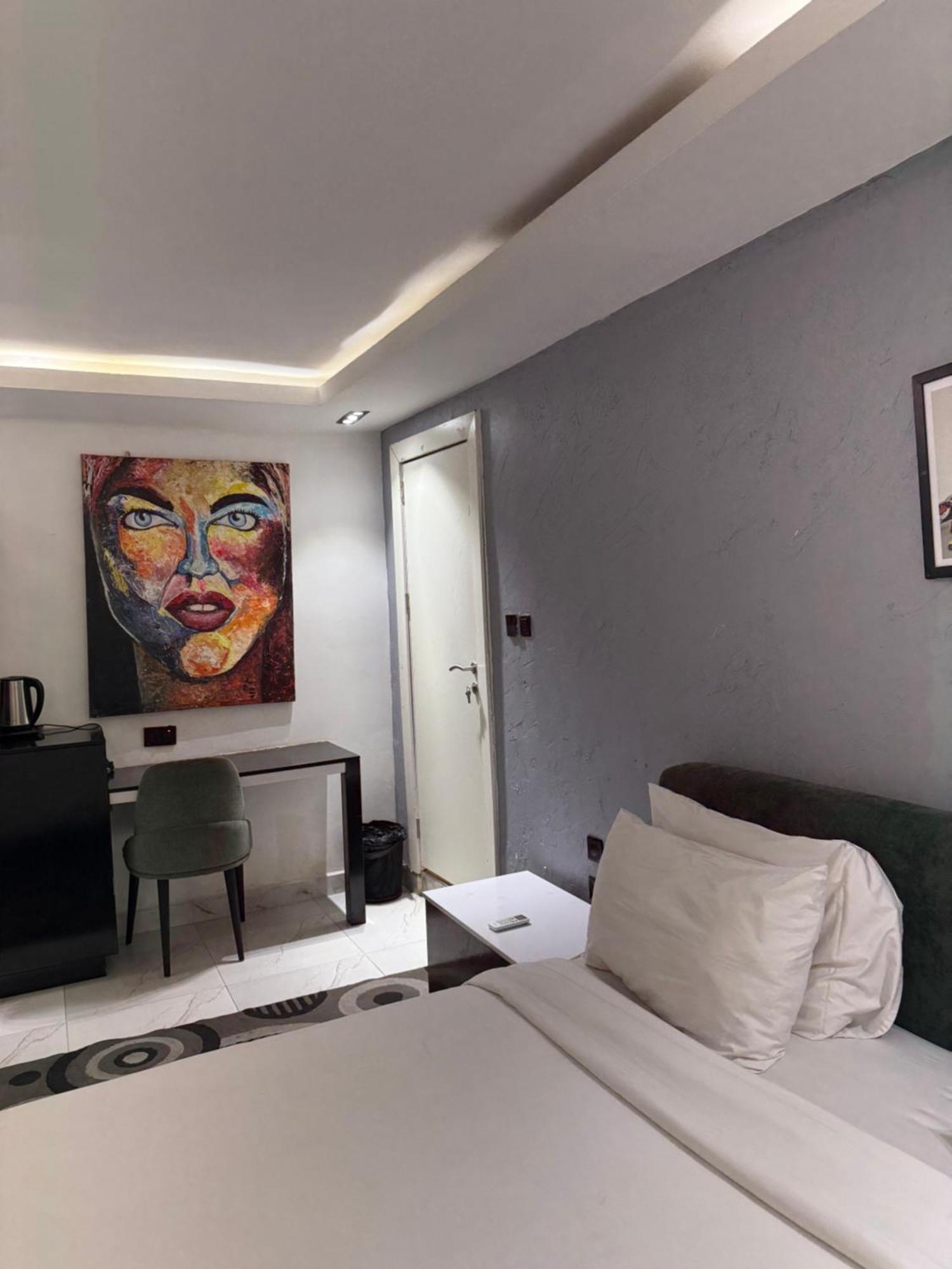 Austra Hotels And Apartments Maitama Abuja Luaran gambar
